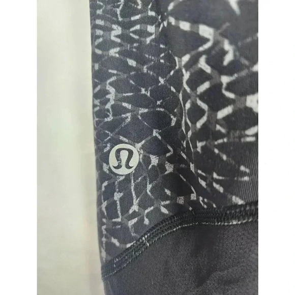 Lululemon Real Quick Crop Leggings Snakeprint Black Gray Size 4. - Picture 3 of 8